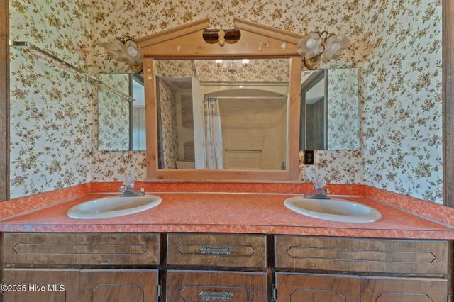 9952 Us Highway 17, Vanceboro, NC 28586