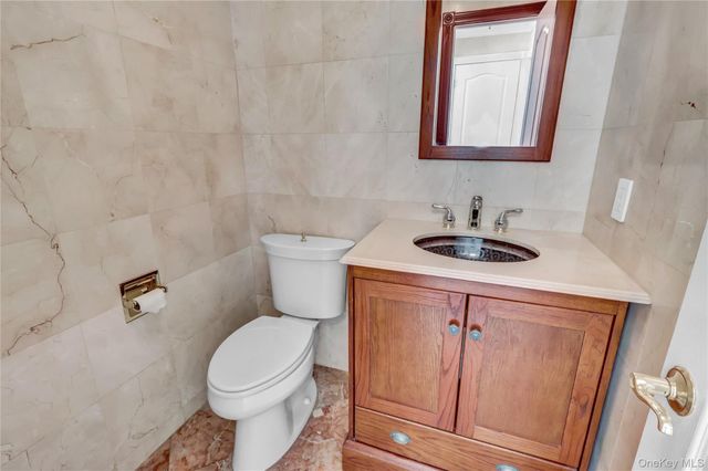 6 Liberty Lane, Miller Place, NY 11764