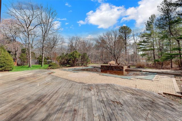 6 Liberty Lane, Miller Place, NY 11764