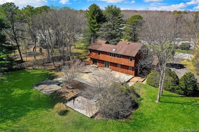 6 Liberty Lane, Miller Place, NY 11764