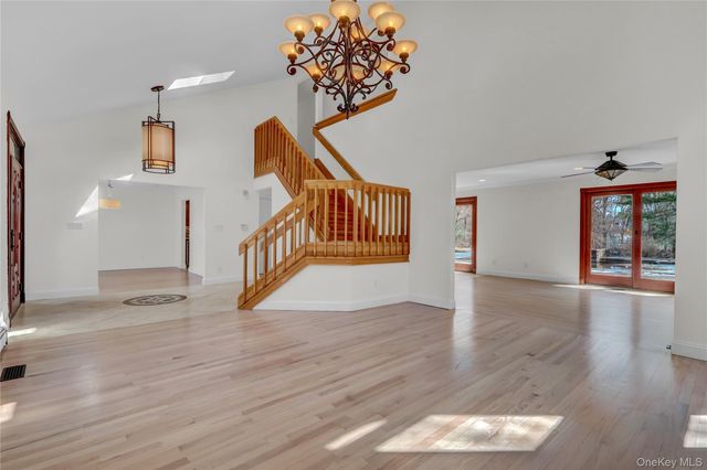 6 Liberty Lane, Miller Place, NY 11764