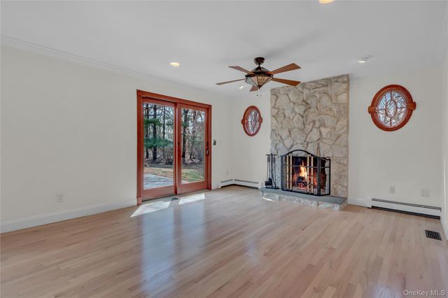 6 Liberty Lane, Miller Place, NY 11764