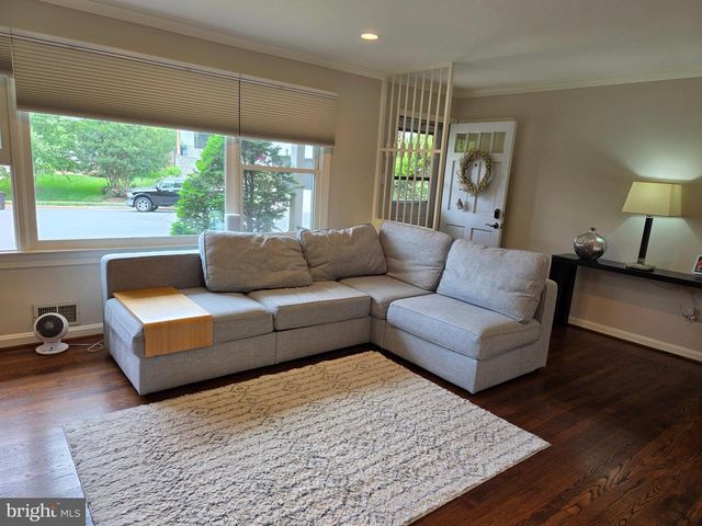 4770 33RD ST N, Arlington, VA 22207