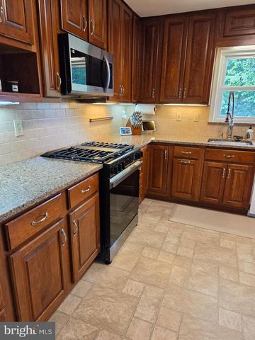 4770 33RD ST N, Arlington, VA 22207