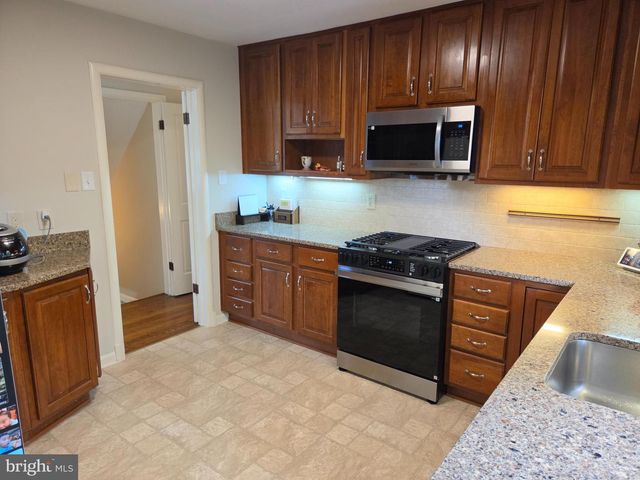 4770 33RD ST N, Arlington, VA 22207