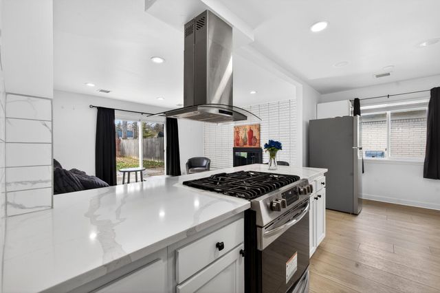 23245 Tuck Road, Farmington Hills, MI 48336