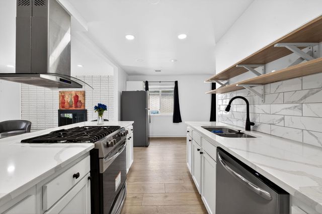 23245 Tuck Road, Farmington Hills, MI 48336