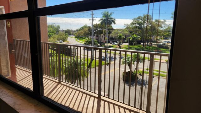 10467 S Sunrise Lakes Boulevard 310, Sunrise, FL 33322