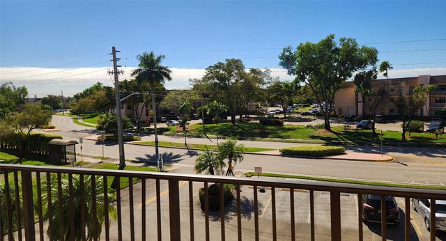 10467 S Sunrise Lakes Boulevard 310, Sunrise, FL 33322