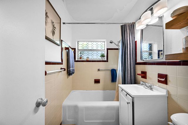 2204 NW 3rd Avenue 2, Wilton Manors, FL 33311