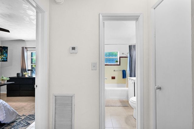 2204 NW 3rd Avenue 2, Wilton Manors, FL 33311