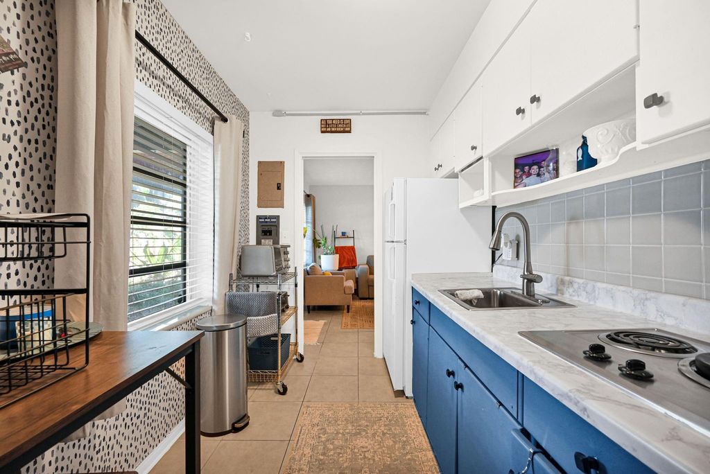 2204 NW 3rd Avenue 2, Wilton Manors, FL 33311