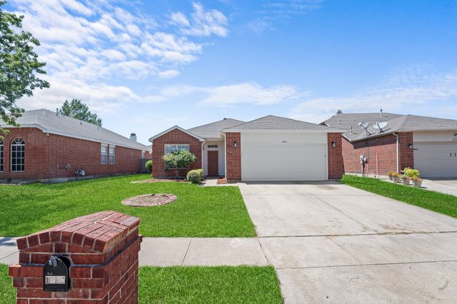 1052 Harriman Drive, Saginaw, TX 76131