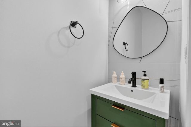 32 ADAMS ST NW, Washington, DC 20001