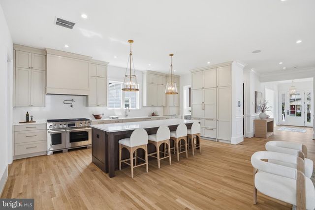 803 N HIGHLAND ST, Arlington, VA 22201