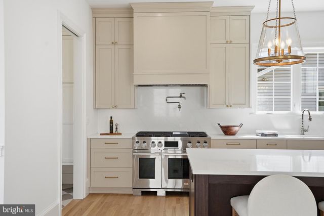 803 N HIGHLAND ST, Arlington, VA 22201