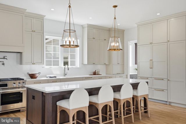 803 N HIGHLAND ST, Arlington, VA 22201