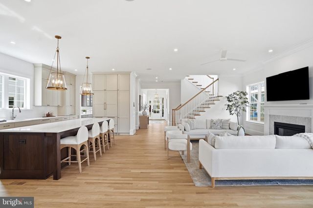 803 N HIGHLAND ST, Arlington, VA 22201