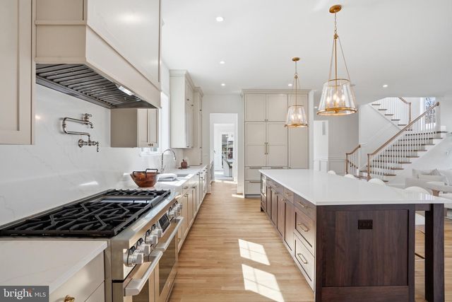 803 N HIGHLAND ST, Arlington, VA 22201