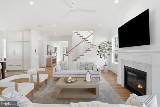 803 N HIGHLAND ST, Arlington, VA 22201