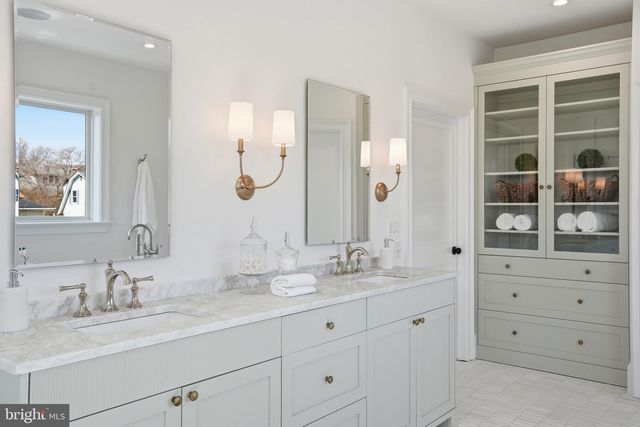 803 N HIGHLAND ST, Arlington, VA 22201