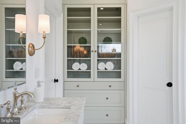 803 N HIGHLAND ST, Arlington, VA 22201