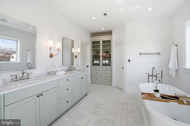 803 N HIGHLAND ST, Arlington, VA 22201