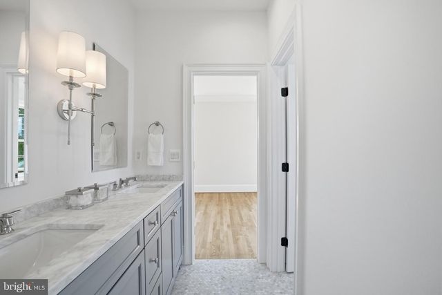 803 N HIGHLAND ST, Arlington, VA 22201