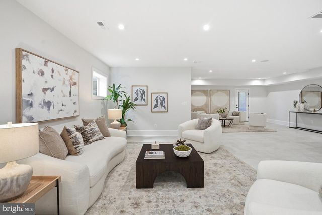 803 N HIGHLAND ST, Arlington, VA 22201