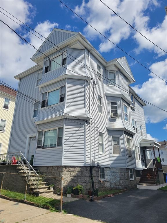 108 16th St, Fall River, MA 02723