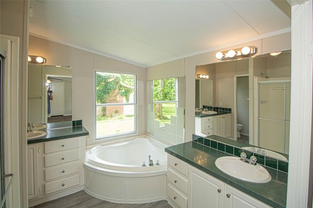 613 River Road, Goodrich, TX 77335