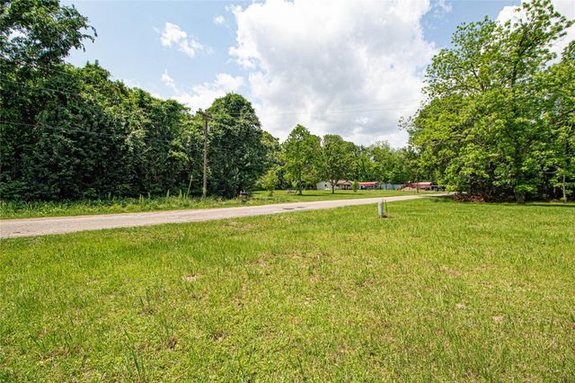 613 River Road, Goodrich, TX 77335