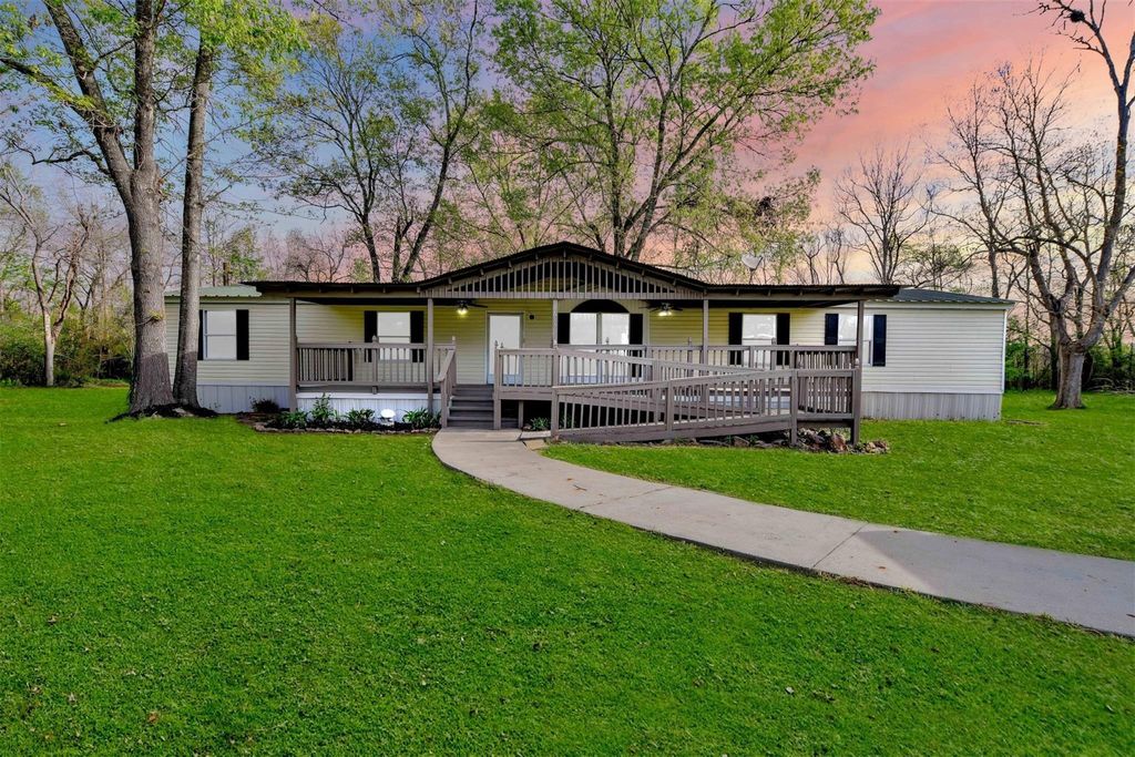 613 River Road, Goodrich, TX 77335