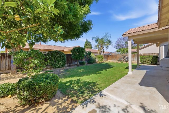 10904 Lewelling Street, Bakersfield, CA 93312