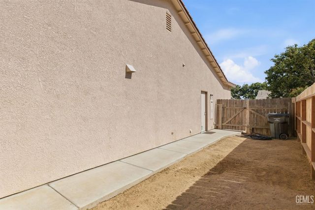 10904 Lewelling Street, Bakersfield, CA 93312