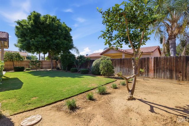 10904 Lewelling Street, Bakersfield, CA 93312