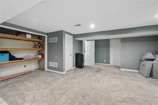 7833 N Michigan Avenue, Kansas City, MO 64118