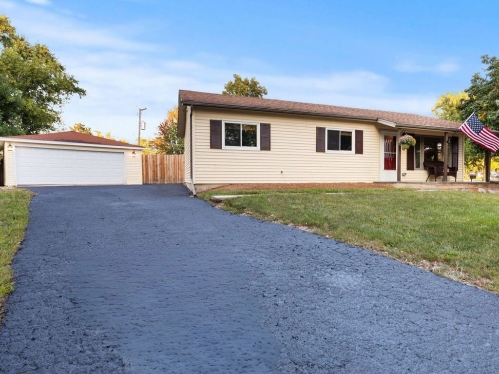 233 Malibu Drive, Bolingbrook, IL 60440