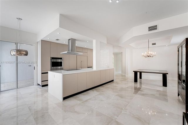 21156 NE 33rd Ave, Aventura, FL 33180