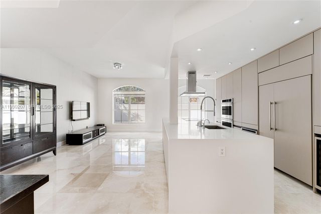 21156 NE 33rd Ave, Aventura, FL 33180