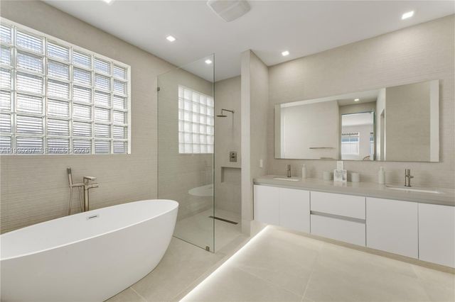 21156 NE 33rd Ave, Aventura, FL 33180