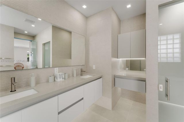 21156 NE 33rd Ave, Aventura, FL 33180