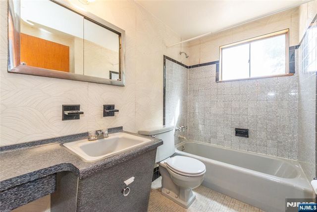 8 John Street, Lincoln Park Borough, NJ 07035