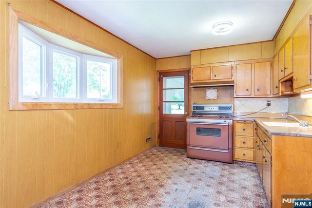 8 John Street, Lincoln Park Borough, NJ 07035