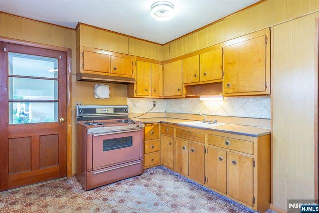 8 John Street, Lincoln Park Borough, NJ 07035
