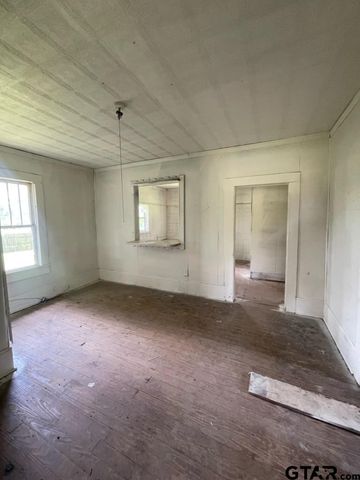401 S Joy Street, Troup, TX 75789