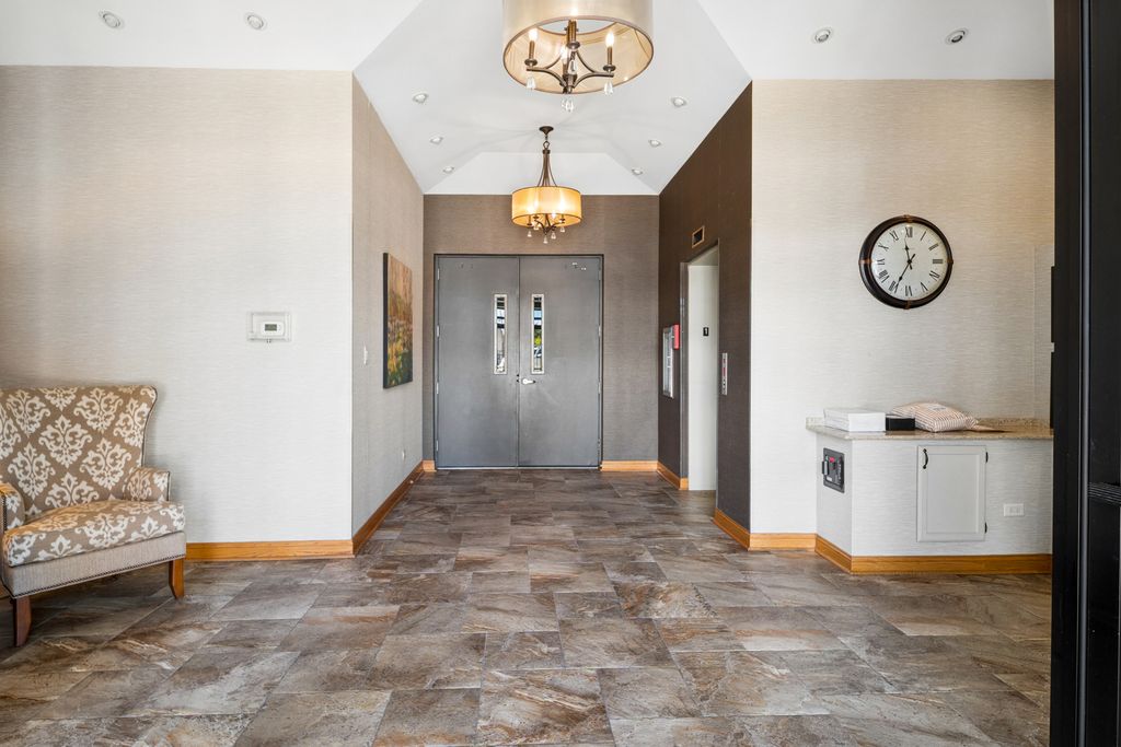 14 S Ashland Avenue 204, La Grange, IL 60525 — photo 3