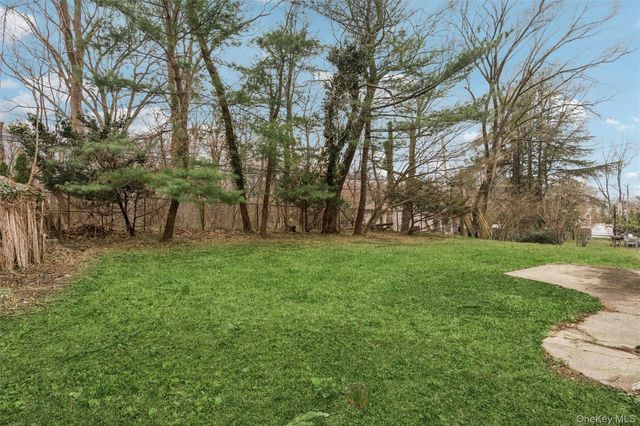 42 Jerome Drive, Glen Cove, NY 11542