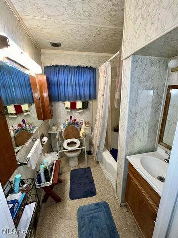 521 Powers Avenue, Girard, OH 44420