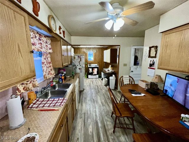 521 Powers Avenue, Girard, OH 44420